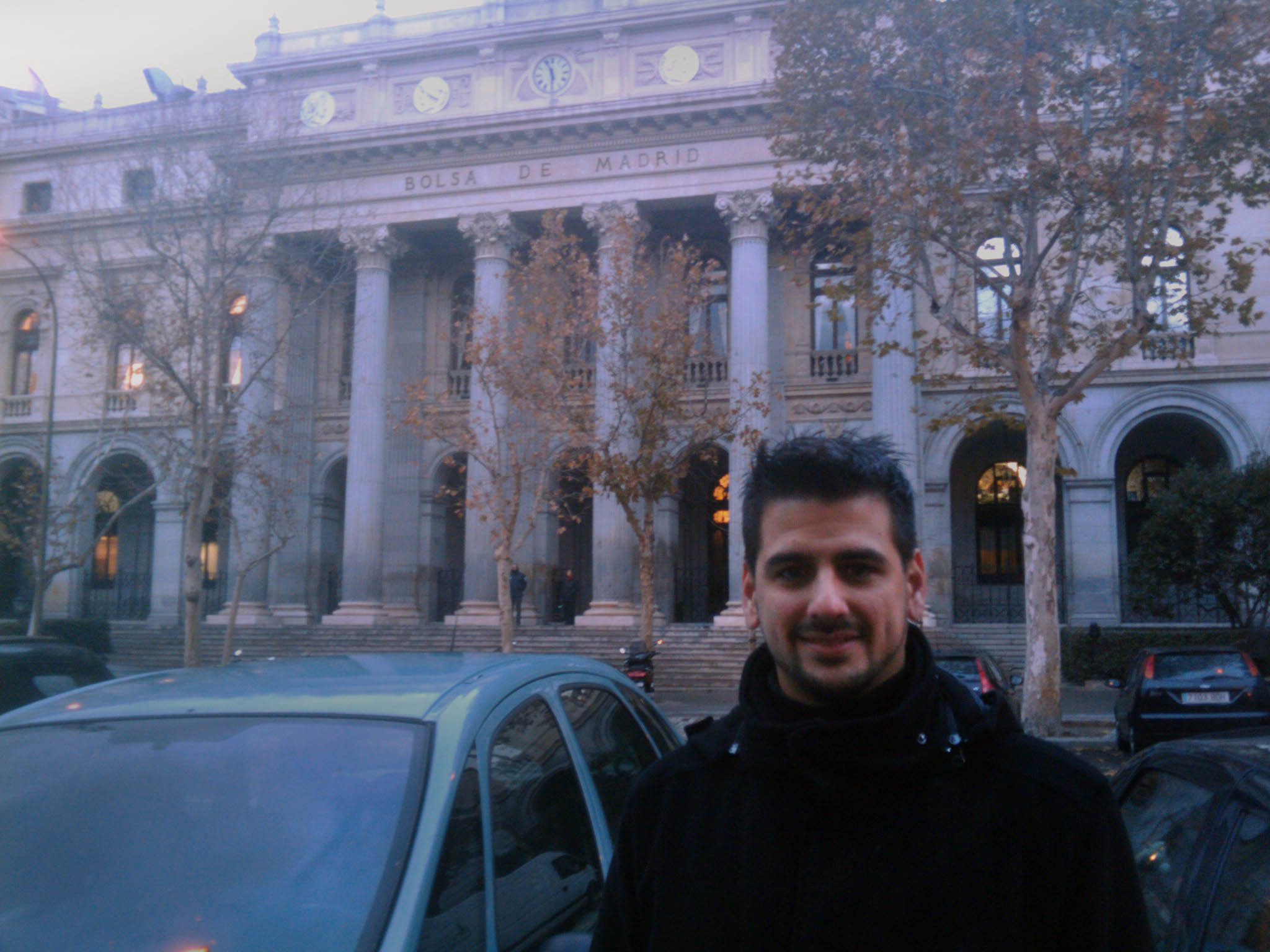 Este soy yo, frente a la Bolsa de Madrid Este soy yo, frente a la Bolsa de Madrid