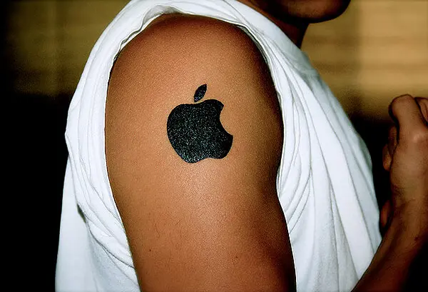 Apple-Logo-Tattoo
